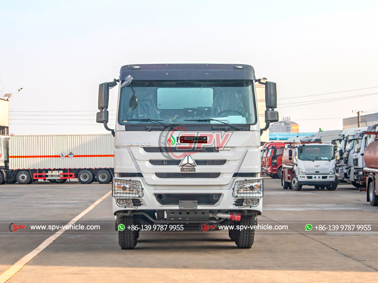 HOWO Heavy-Duty Oil Transport Truck - Front Side